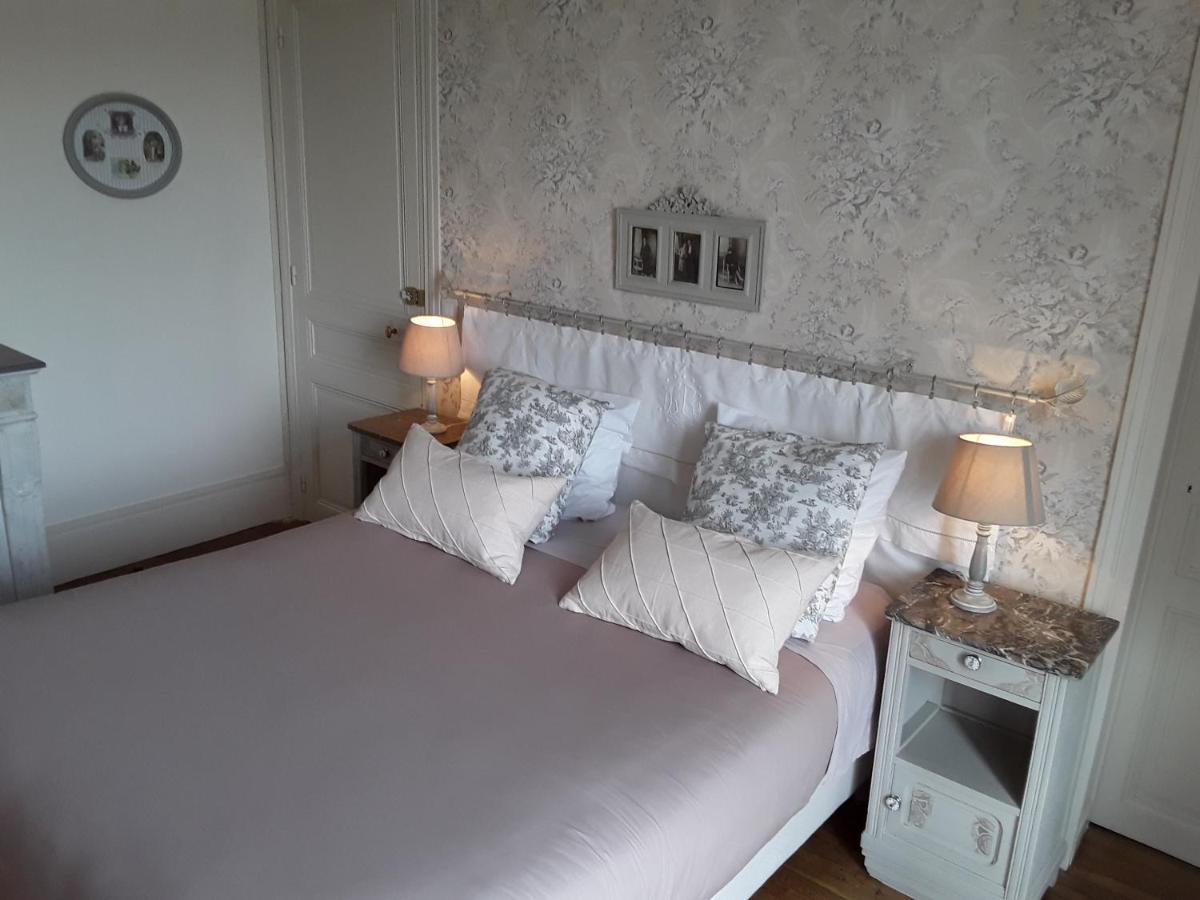 לינה וארוחת בוקר Le Manoir De Crisolles מראה חיצוני תמונה